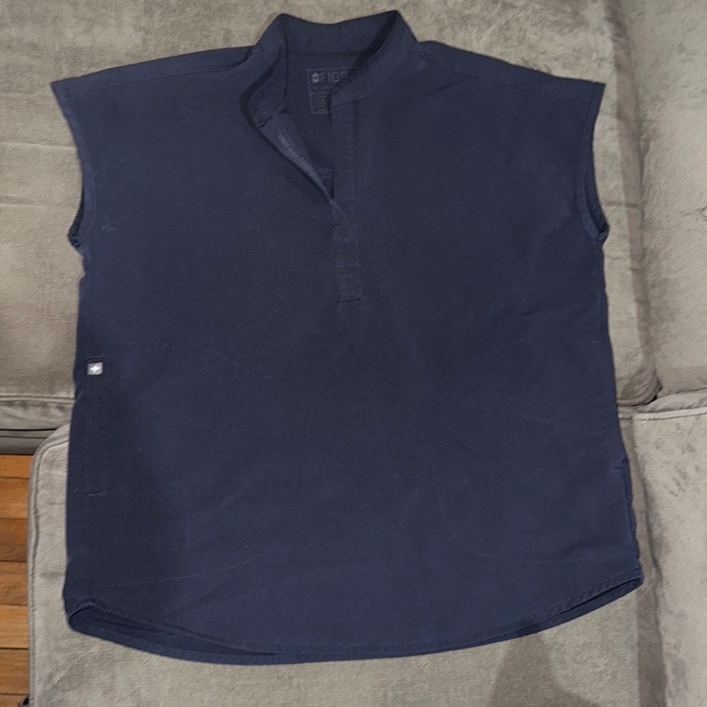 Jogger pants and oversized charcoal FIGS Scrubs